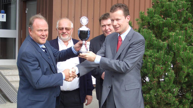  NORRES receives the 2005 Best Supplier Award from Siegle